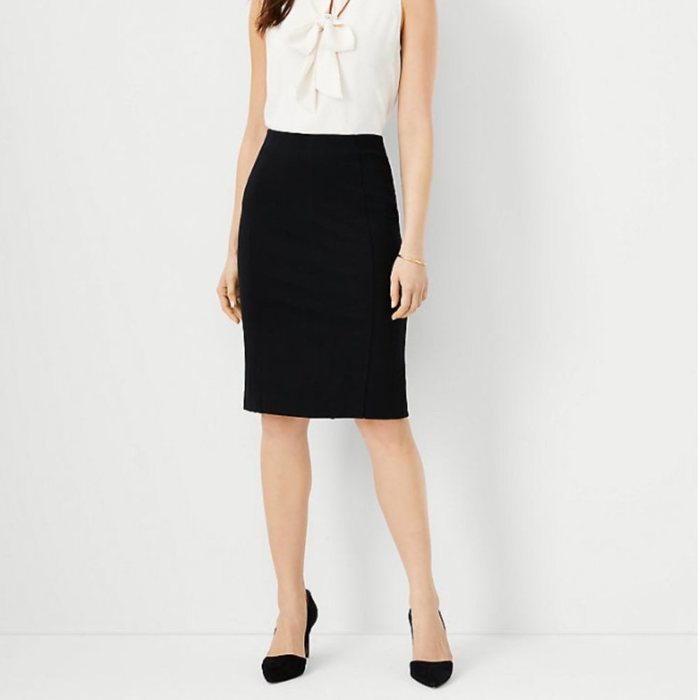Ann Taylor Petite Ponte Pencil Skirt - Size 6
